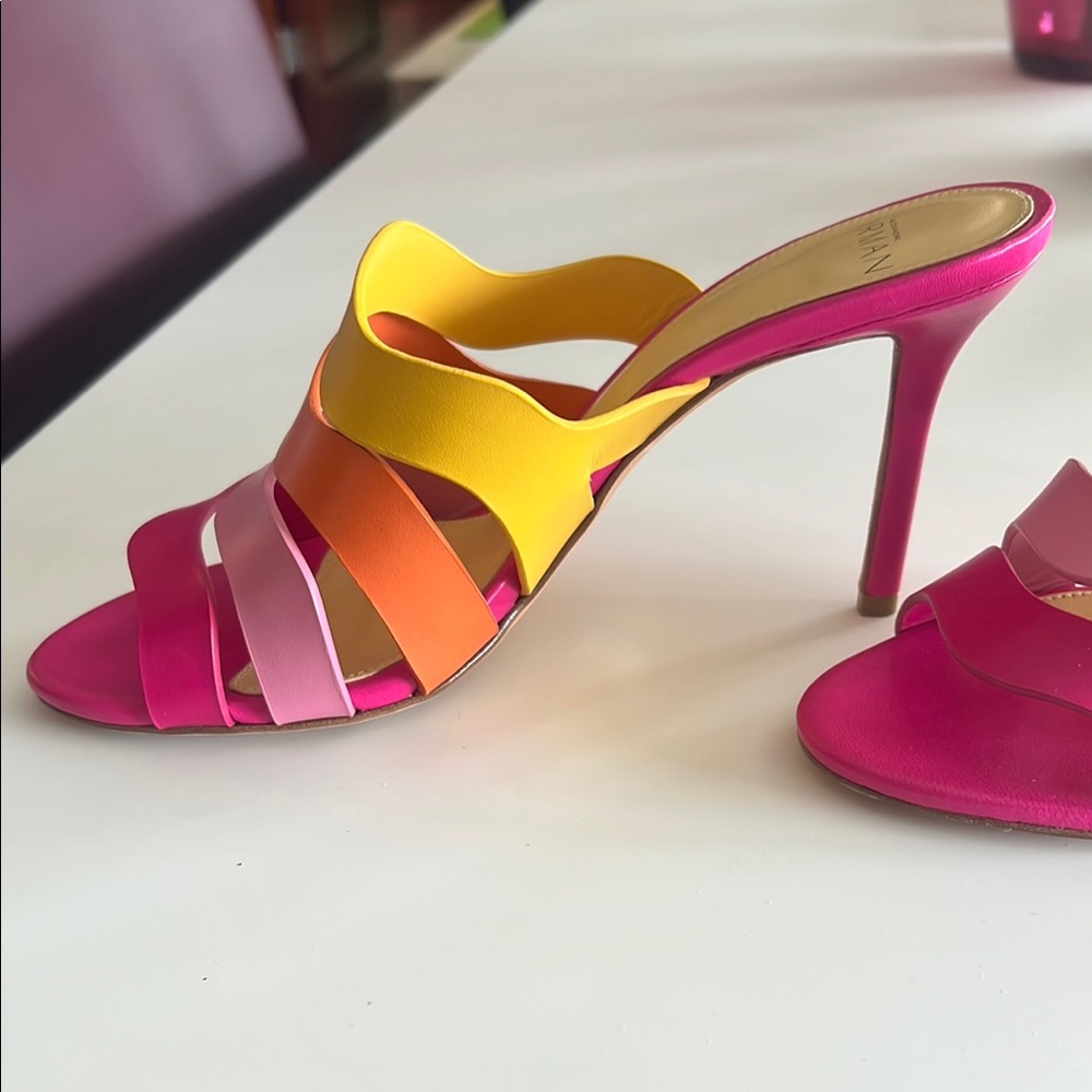 - Alexandre Birman Pink and Orange Gradient Sandals NEW WITH OUT Tags 7.5-8